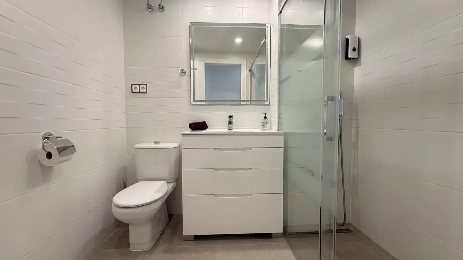 Bany de Apartament en venda en Fuengirola amb Aire condicionat, Terrassa i Traster