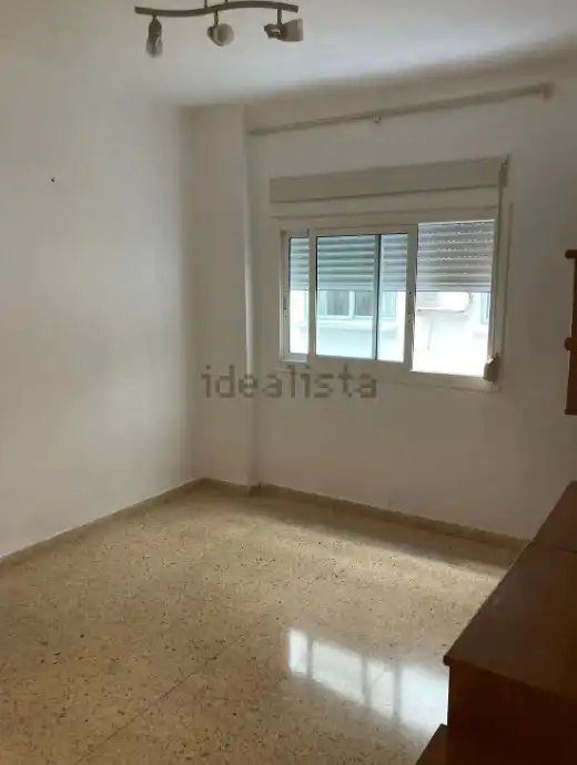 Habitación de Piso de alquiler en El Puig de Santa Maria con Horno, Lavadora y Microondas