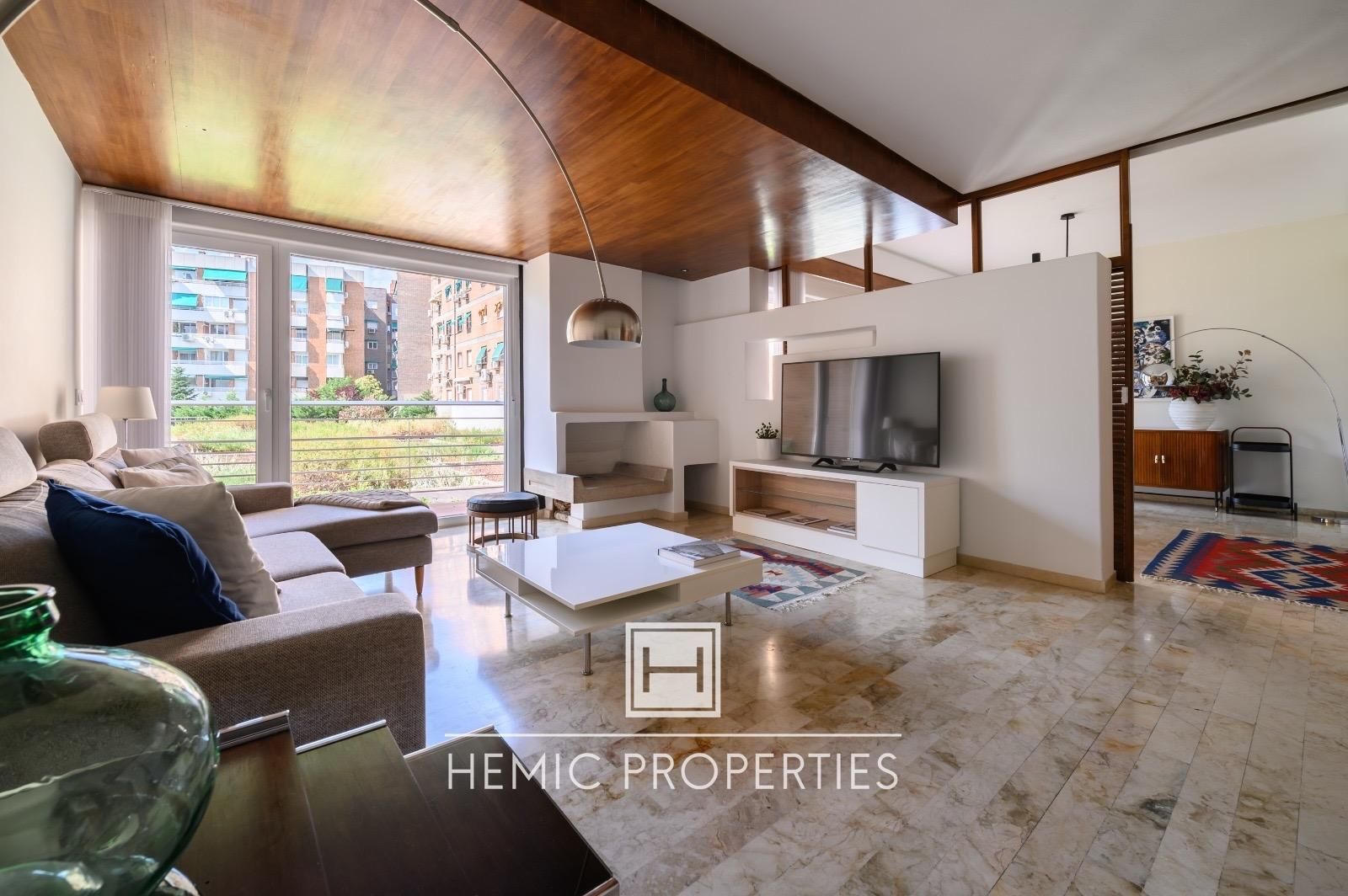 Living room of Flat for sale in  Madrid Capital  with Air Conditioner, Heating and Private garden
