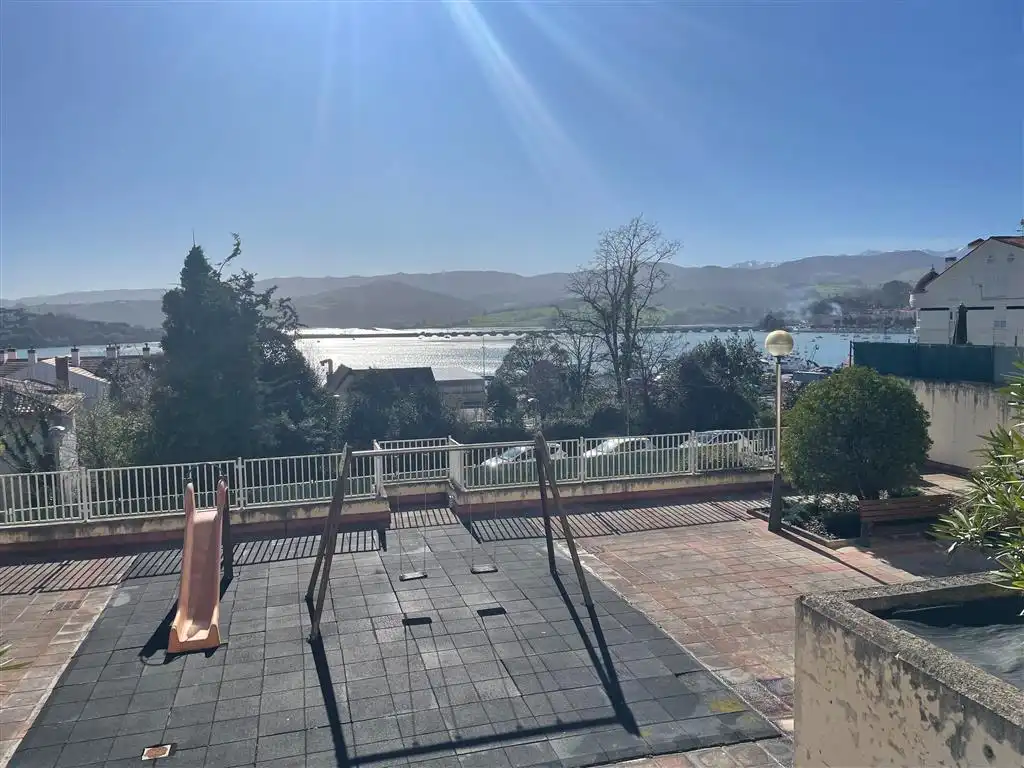 Terrassa de Dúplex de lloguer amb opció a compra en San Vicente de la Barquera amb Calefacció, Parquet i Piscina