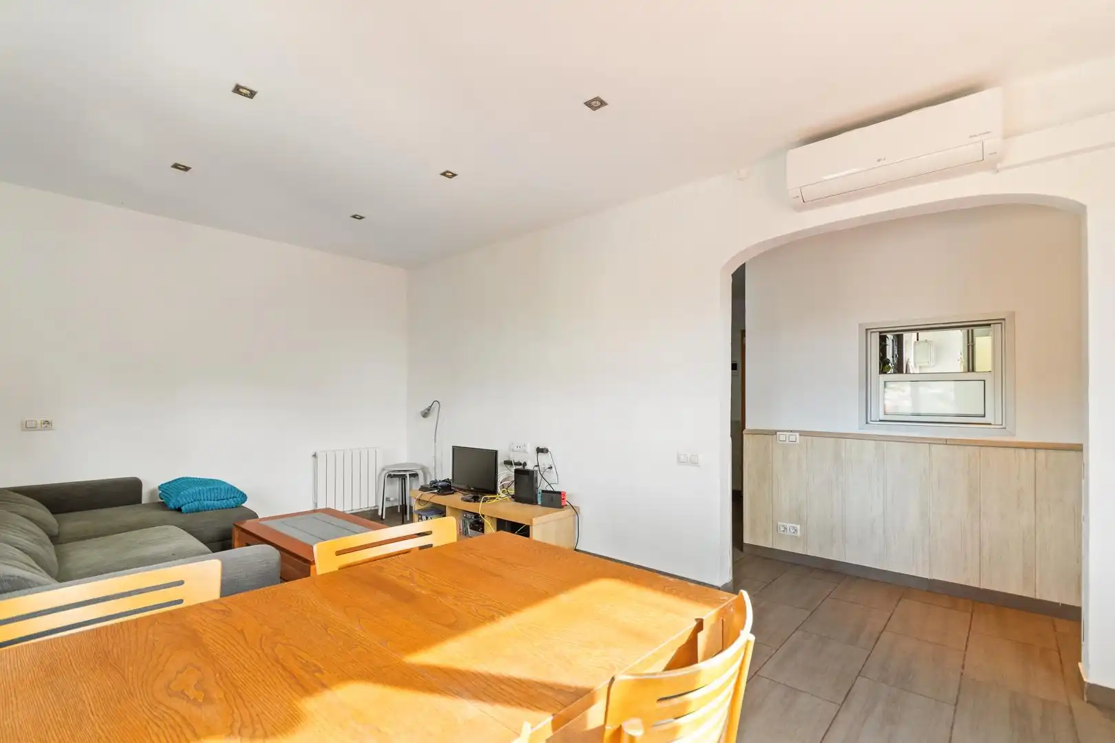 Wohnzimmer von Wohnung zum Verkauf in Barcelona mit Klimaanlage, Heizung und Terrasse
