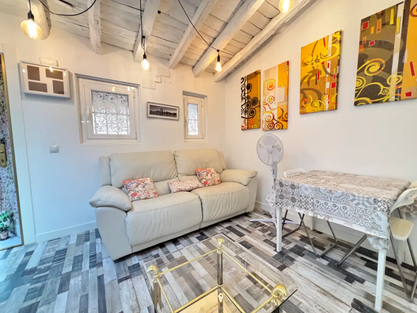 Living room of Flat for rent in Madrid  with Air Conditioner, Heating and Furnished