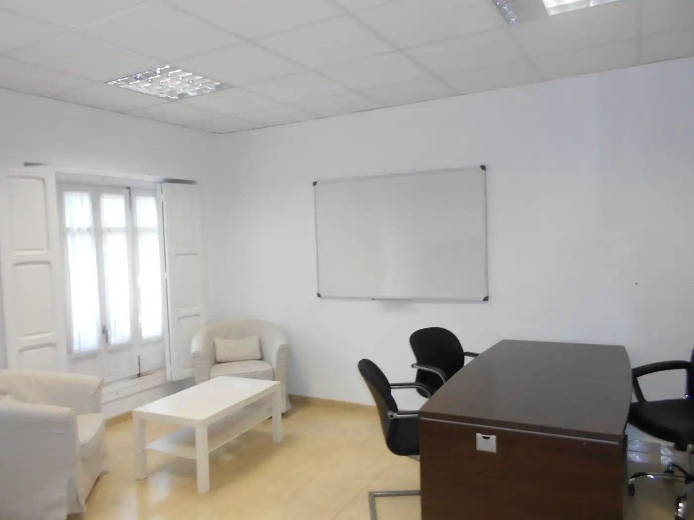 Oficina amb ascensor de lloguer a Sur
