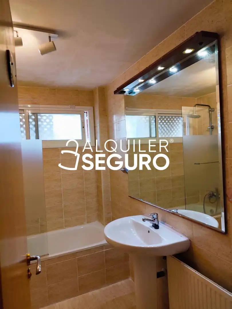 Bathroom of Houses for rent in Camarma de Esteruelas  with Air Conditioner, Heating and Terrace