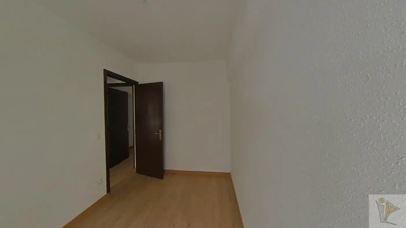 Piso en venta en CL LA BAÑEZA , Sudeste Industrial
