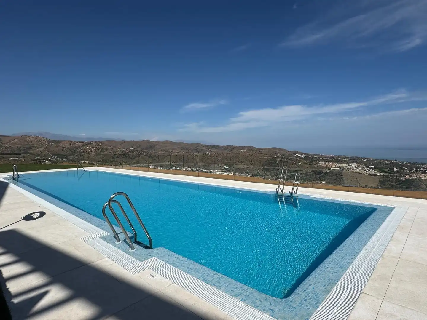 Schwimmbecken von Erdgeschoss zum Verkauf in Rincón de la Victoria mit Klimaanlage, Heizung und Terrasse