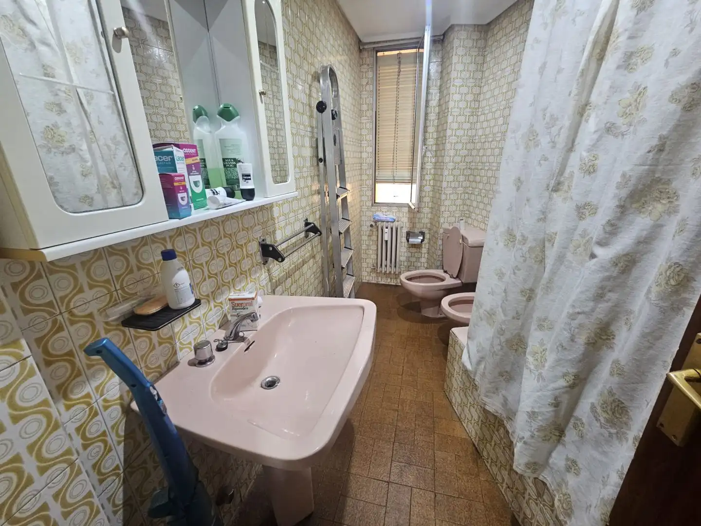 Baño de Piso en venta en  Logroño con Calefacción, Parquet y Balcón