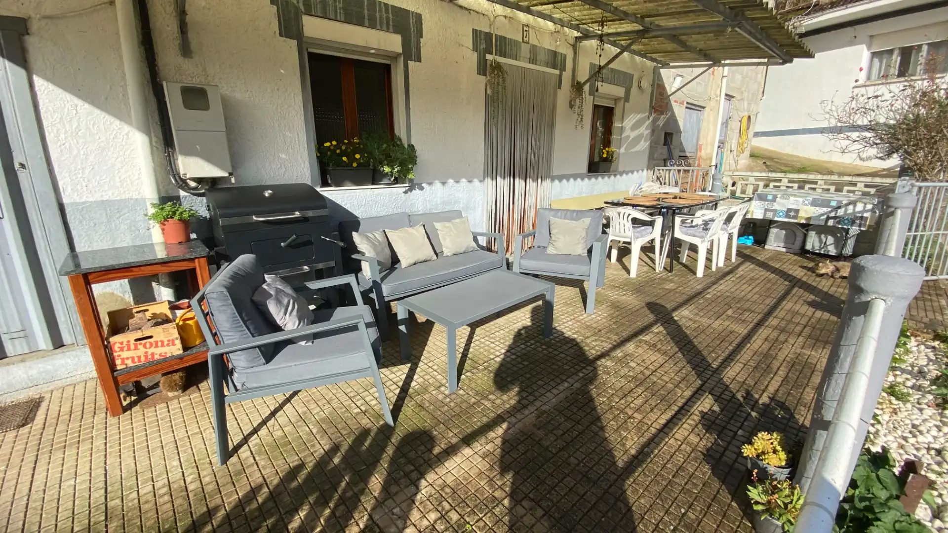 Terrasse von Einfamilien-Reihenhaus zum Verkauf in San Martín del Rey Aurelio mit Privatgarten, Terrasse und Möbliert