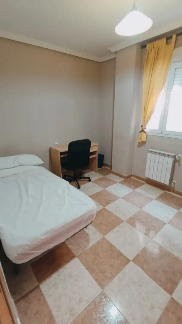 Habitación de Casa adosada en venta en Villaviciosa de Odón con Calefacción, Jardín privado y Parquet