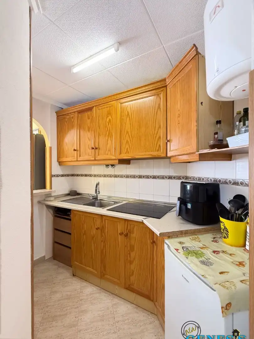 Cuina de Apartament en venda en Torrevieja amb Terrassa, Moblat i Forn