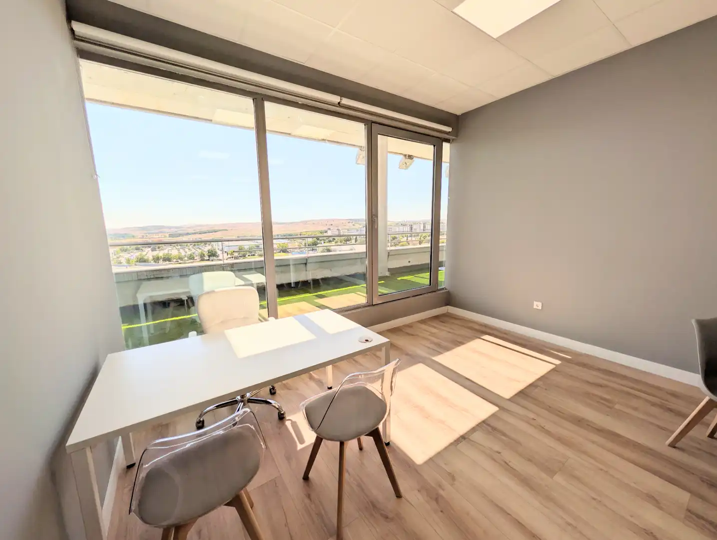 Büro zur Miete in Rivas-Vaciamadrid mit Klimaanlage, Heizung und Terrasse
