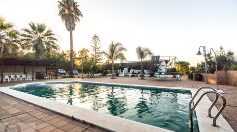 Finca con piscina cerca de la playa