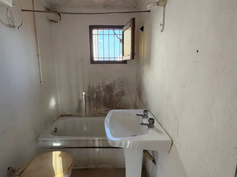 Bathroom of Flat for sale in Dolores  with Air Conditioner, Terrace and Balcony