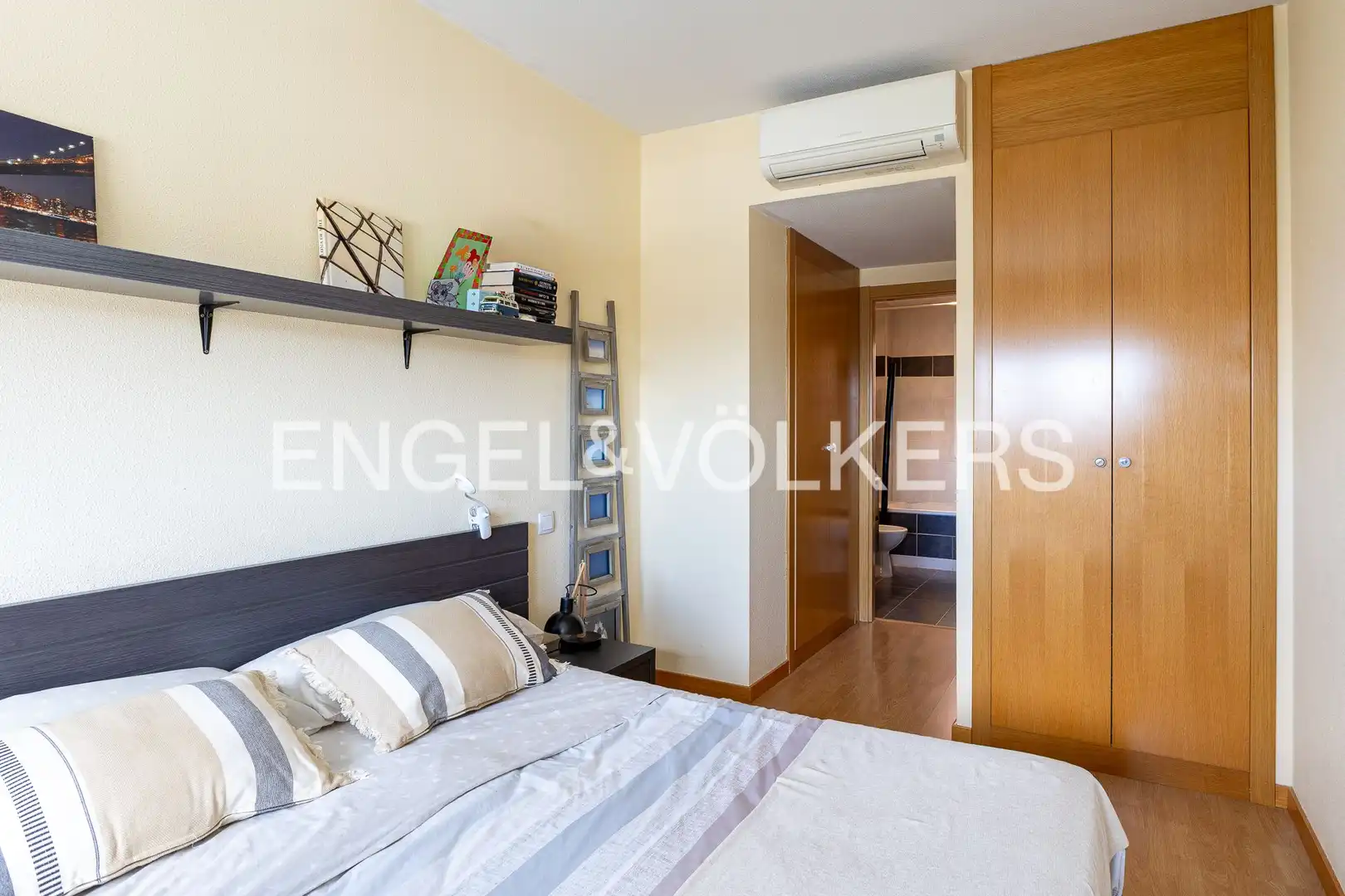 Bedroom of Flat for sale in Madrid  with Air Conditioner, Heating and Storage room