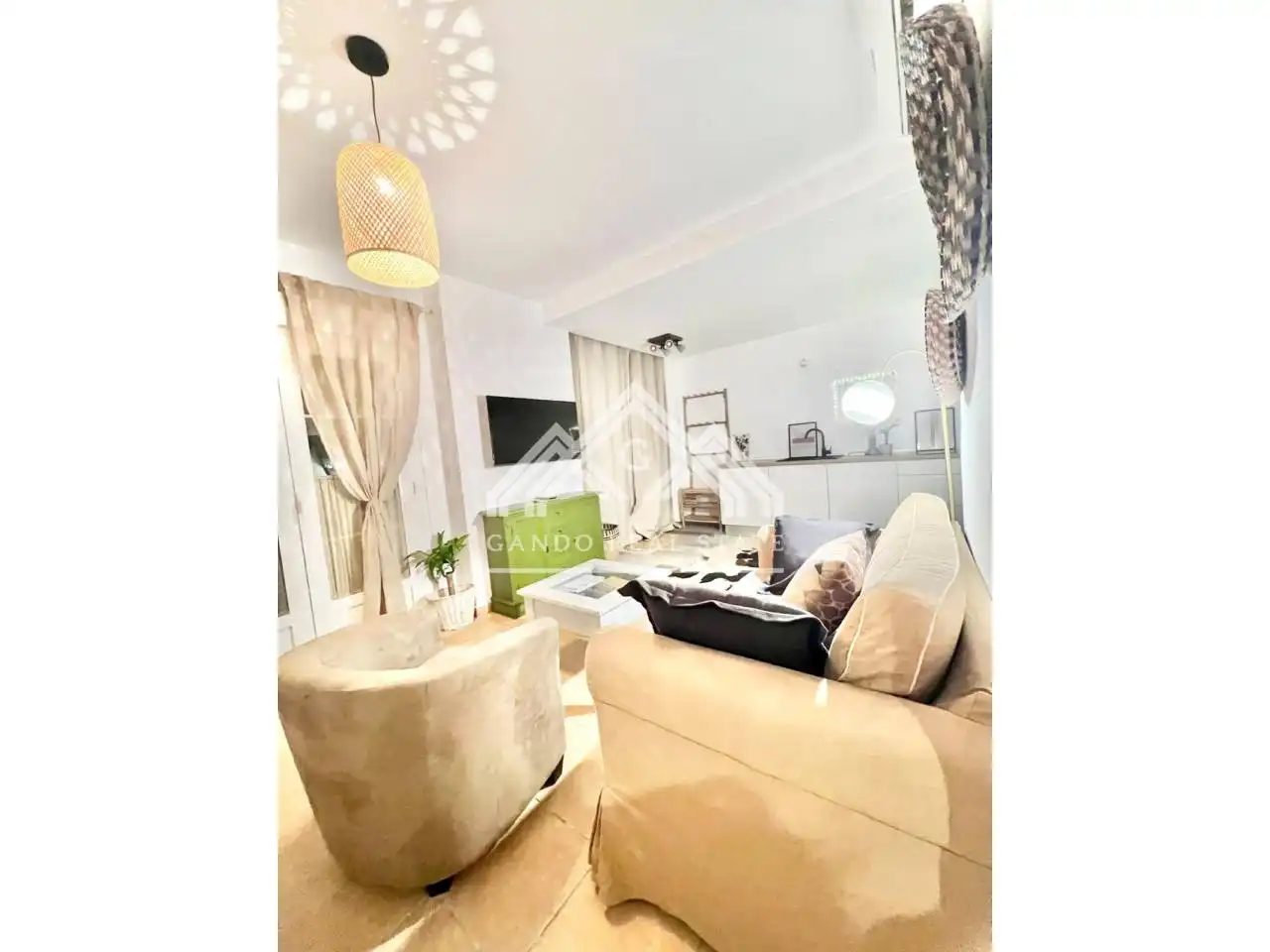 Sala d'estar de Casa adosada en venda en Dos Hermanas amb Aire condicionat