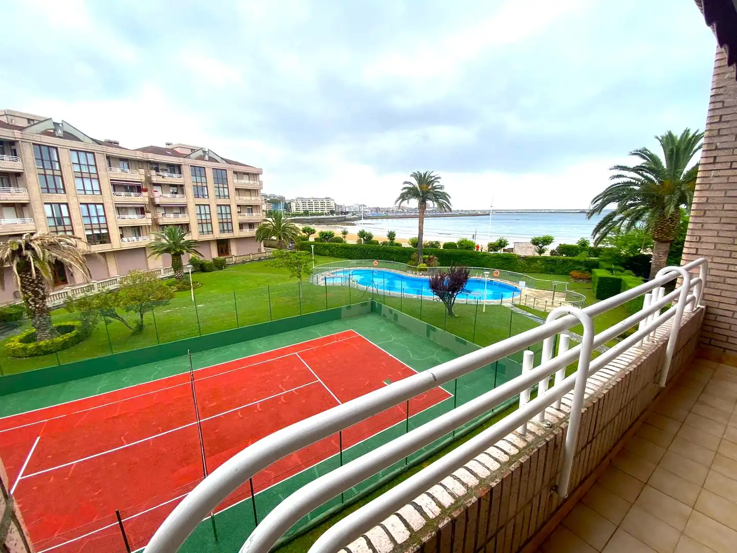 Swimming pool of Flat for sale in Castro-Urdiales  with Heating, Private garden and Parquet flooring