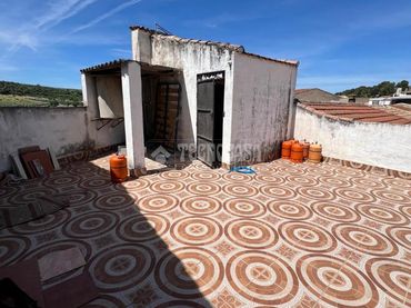 Casa bifamiliare con balcone in vendita a Baeza