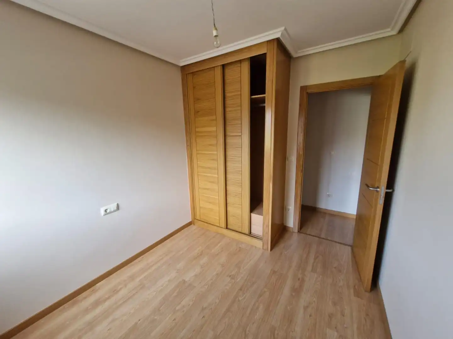 Dormitori de Casa adosada en venda en Barbadás amb Calefacció, Parquet i Traster