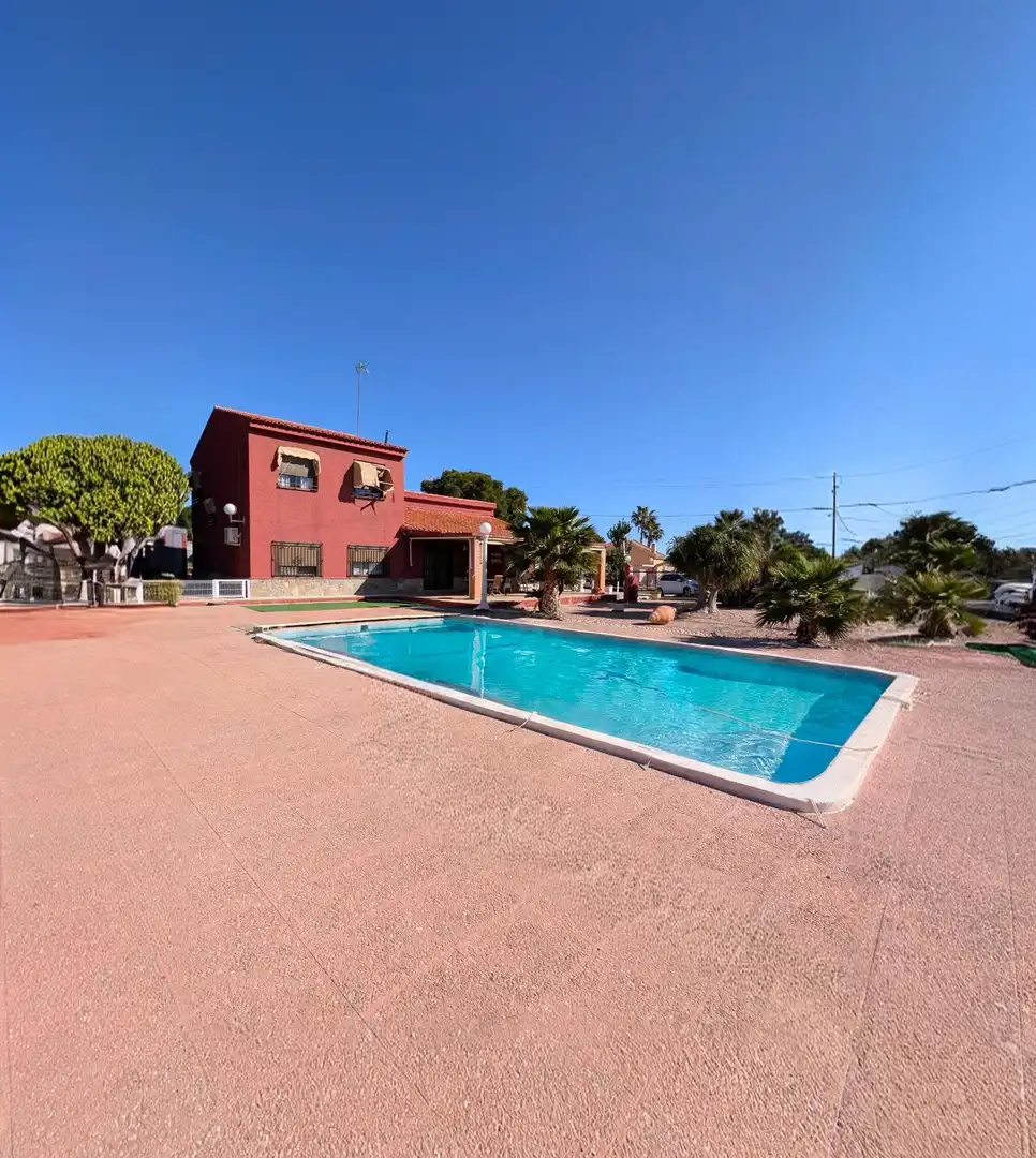 Villa con piscina in vendita a Peña de las Águilas