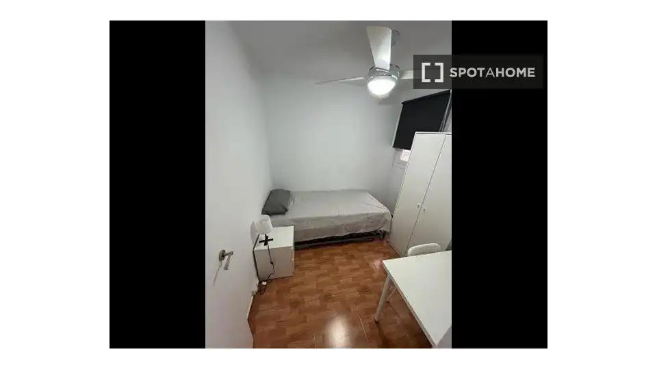 Habitación de Piso de alquiler en Valencia con Aire acondicionado, Calefacción y Amueblado