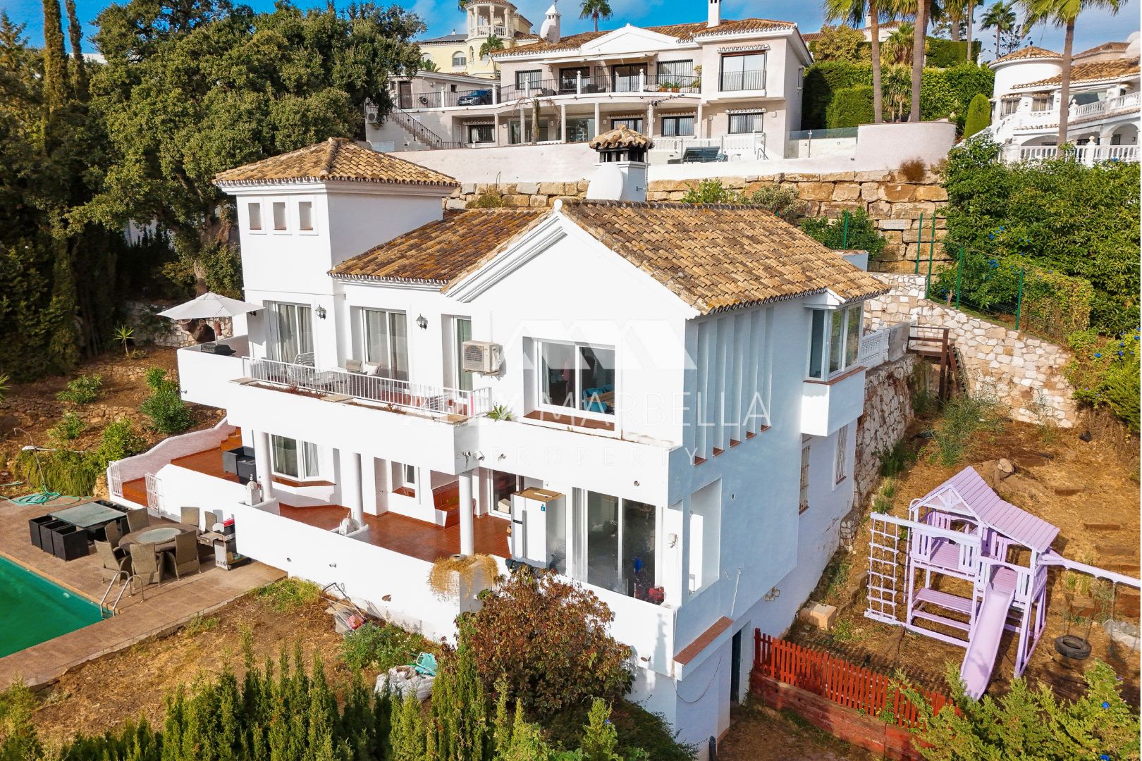 Vista exterior de Casa o xalet en venda en Mijas amb Aire condicionat, Jardí privat i Terrassa