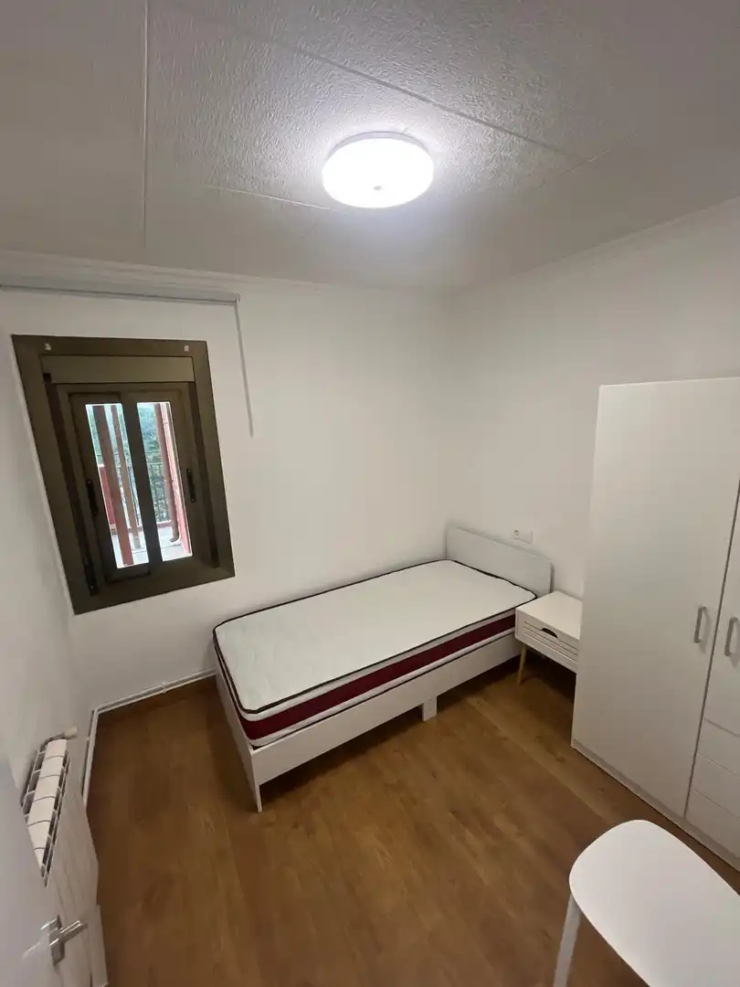 Habitación de Piso de alquiler en Girona con Terraza
