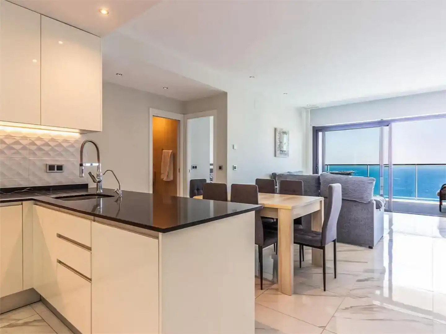 Cocina de Apartamento de alquiler en Polop con Aire acondicionado, Parquet y Piscina