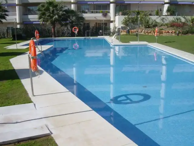 Piscina de Apartamento de alquiler en Marbella con Terraza, Trastero y Piscina comunitaria