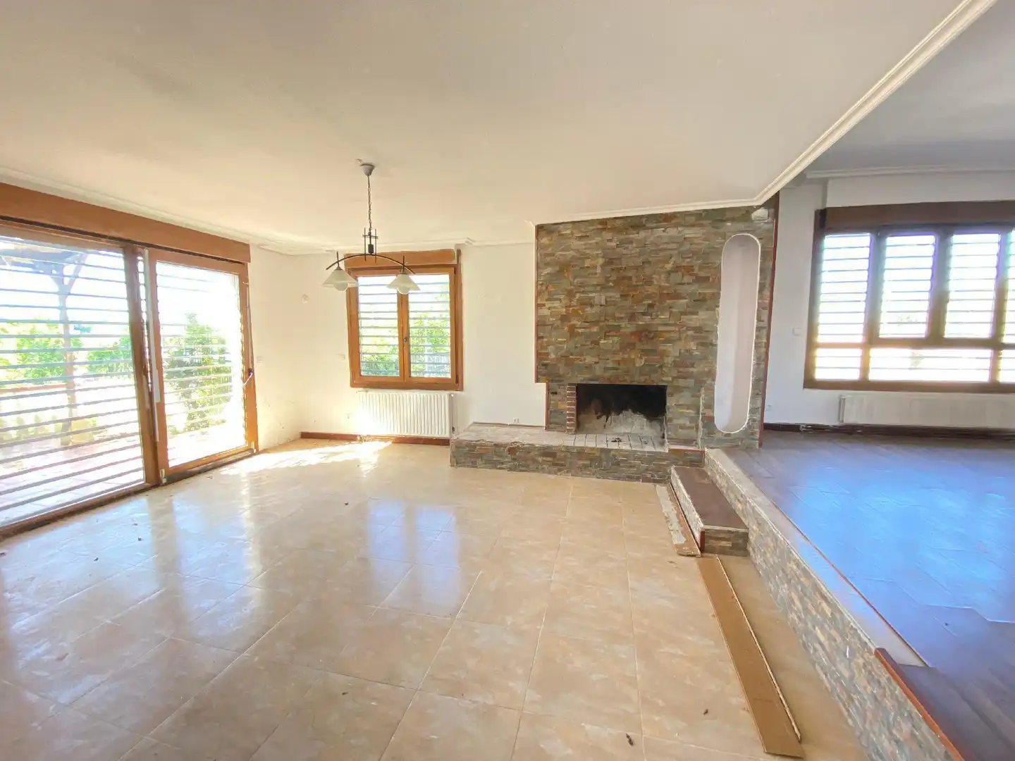 Sala d'estar de Casa o xalet en venda en Condado de Treviño amb Jardí privat, Terrassa i Traster