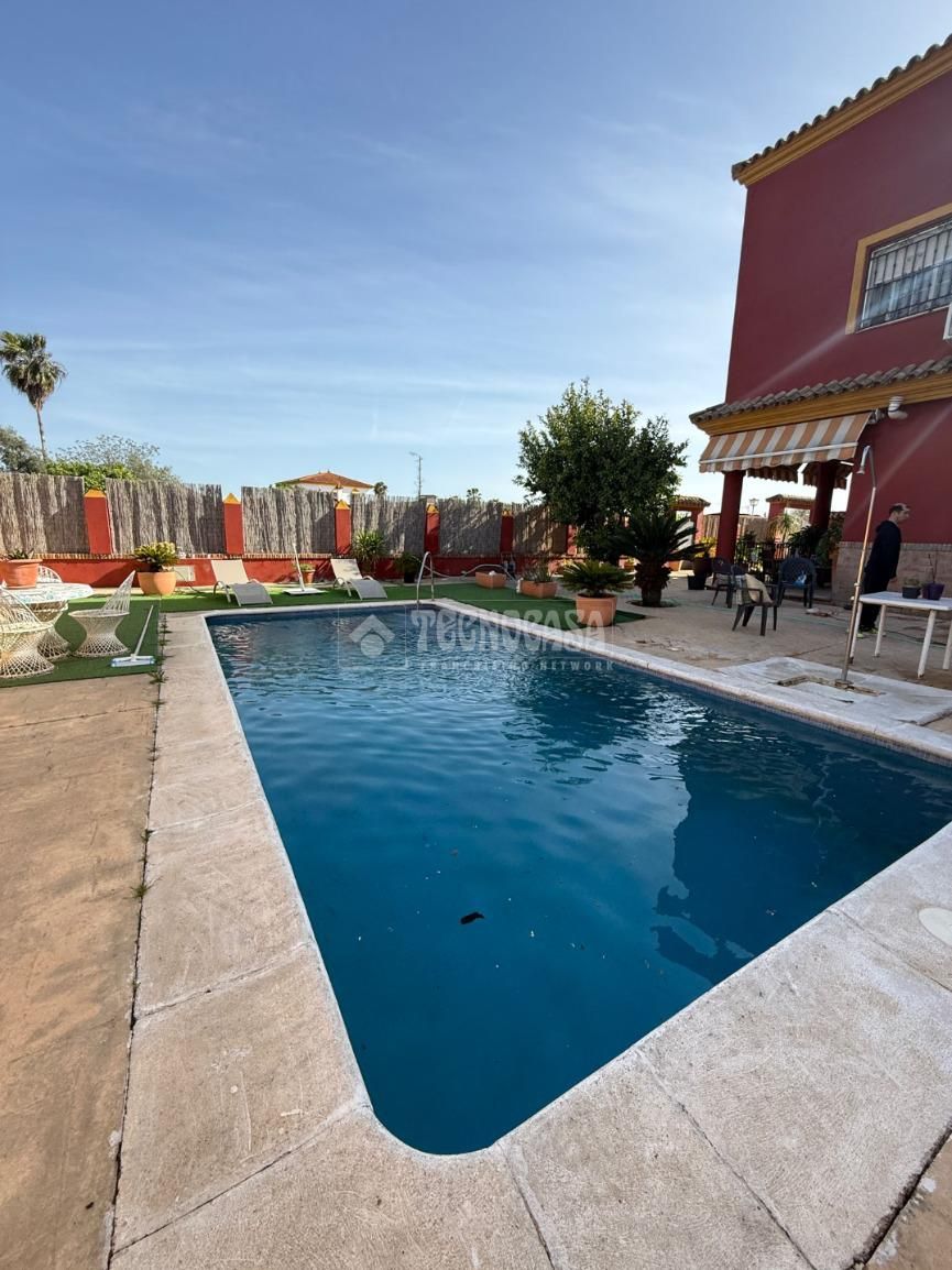 Piscina de Casa o xalet en venda en Alcalá de Guadaira amb Aire condicionat, Jardí privat i Terrassa