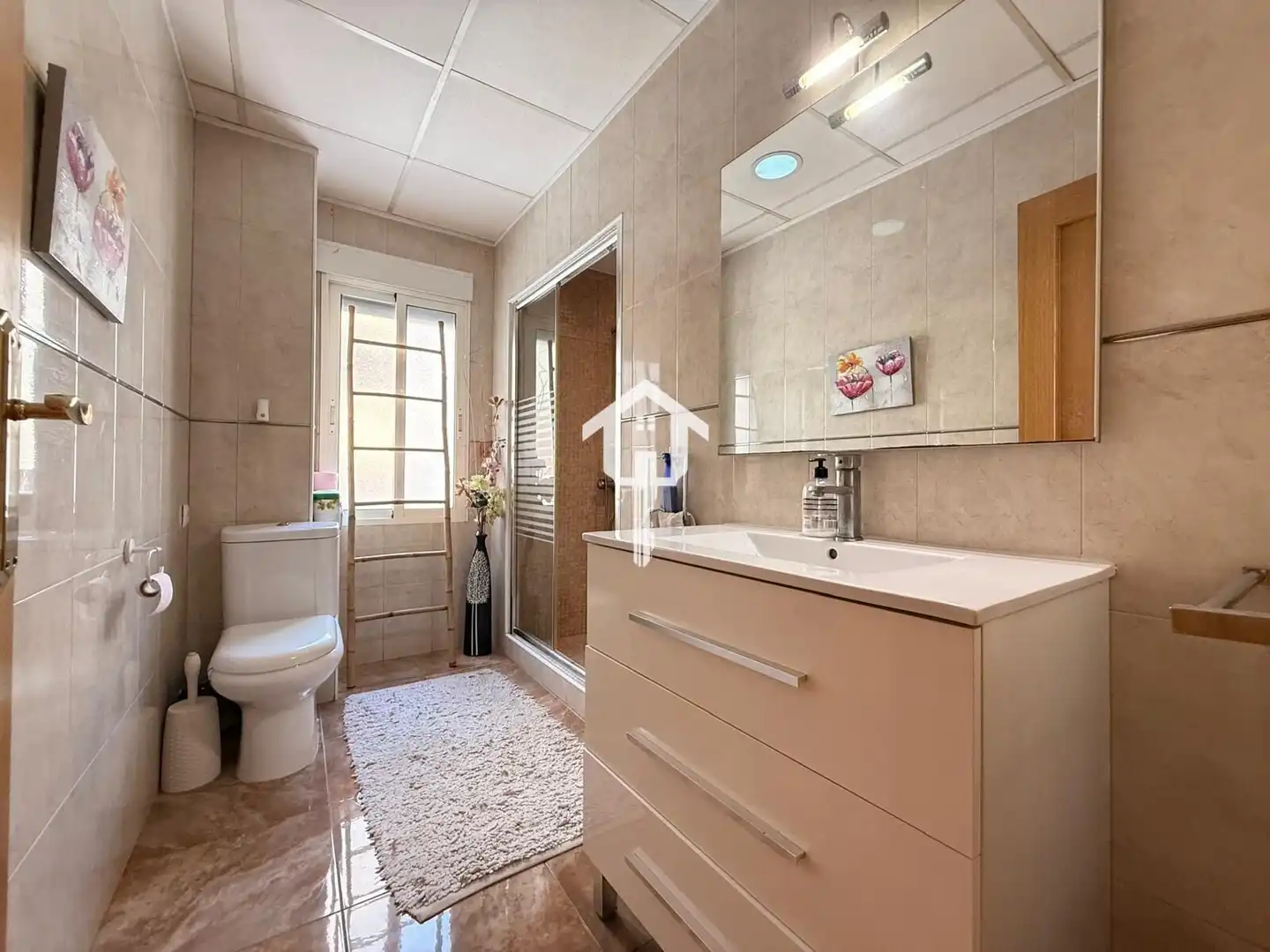 Badezimmer von Wohnung zum Verkauf in Alicante / Alacant mit Klimaanlage und Möbliert