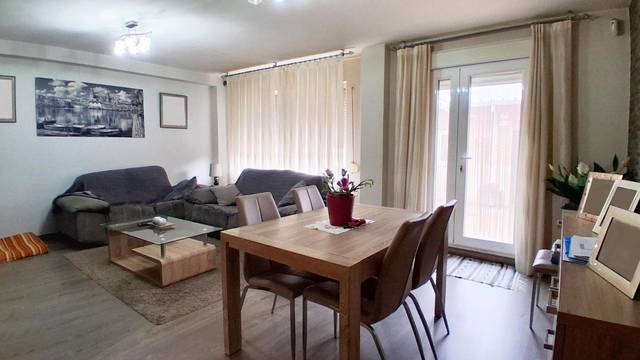 Casa adosada en Venta en Villares de la Reina