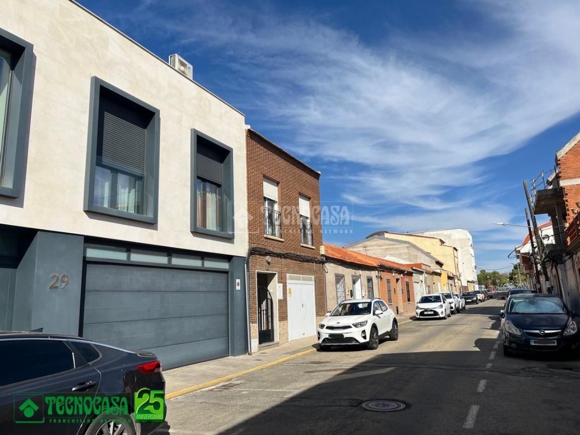 Vista exterior de Casa adosada en venda en Ciudad Real Capital amb Calefacció i Terrassa