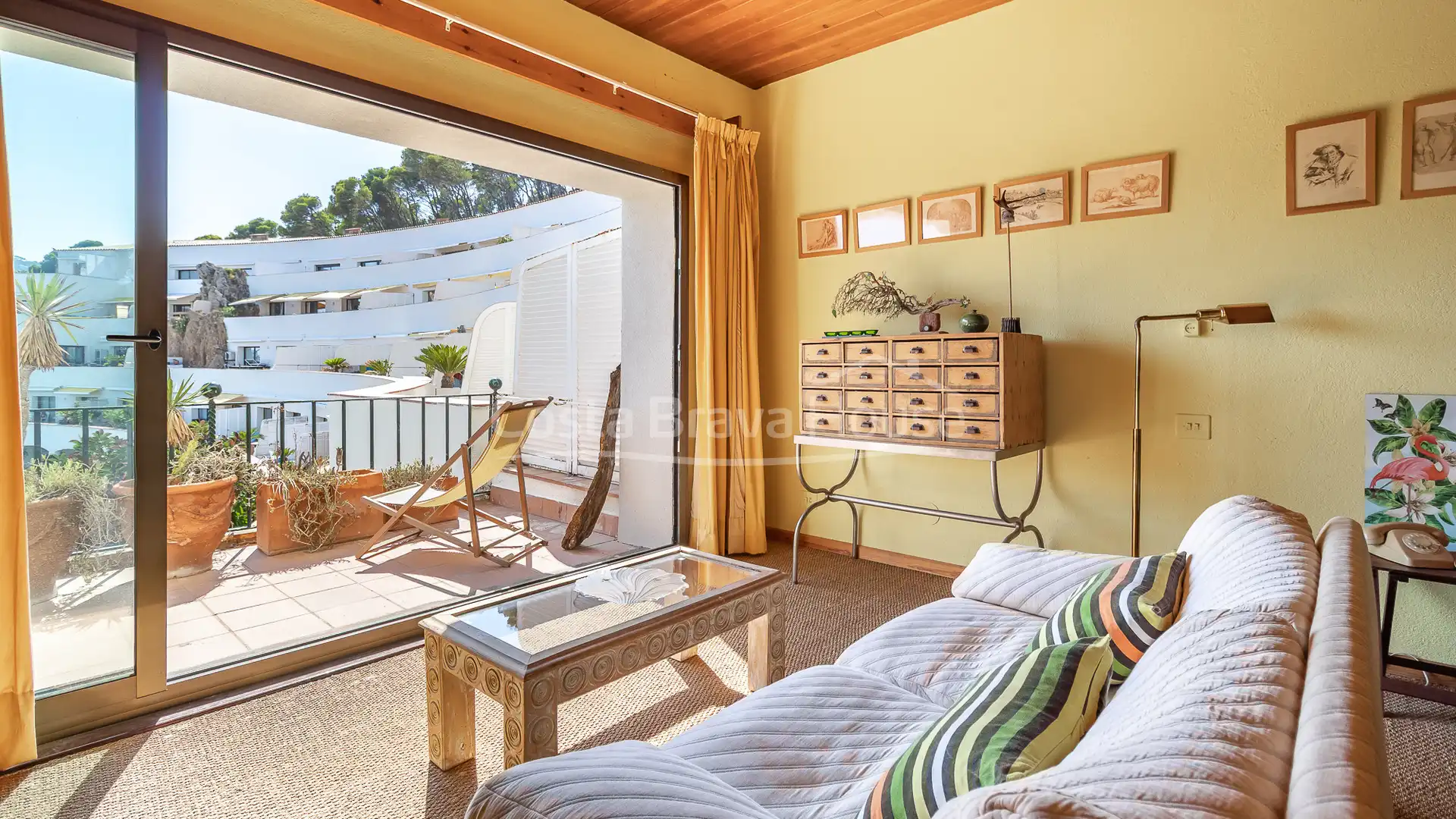 Außenansicht von Wohnungen zum Verkauf in Begur mit Terrasse, Schwimmbad und Ofen