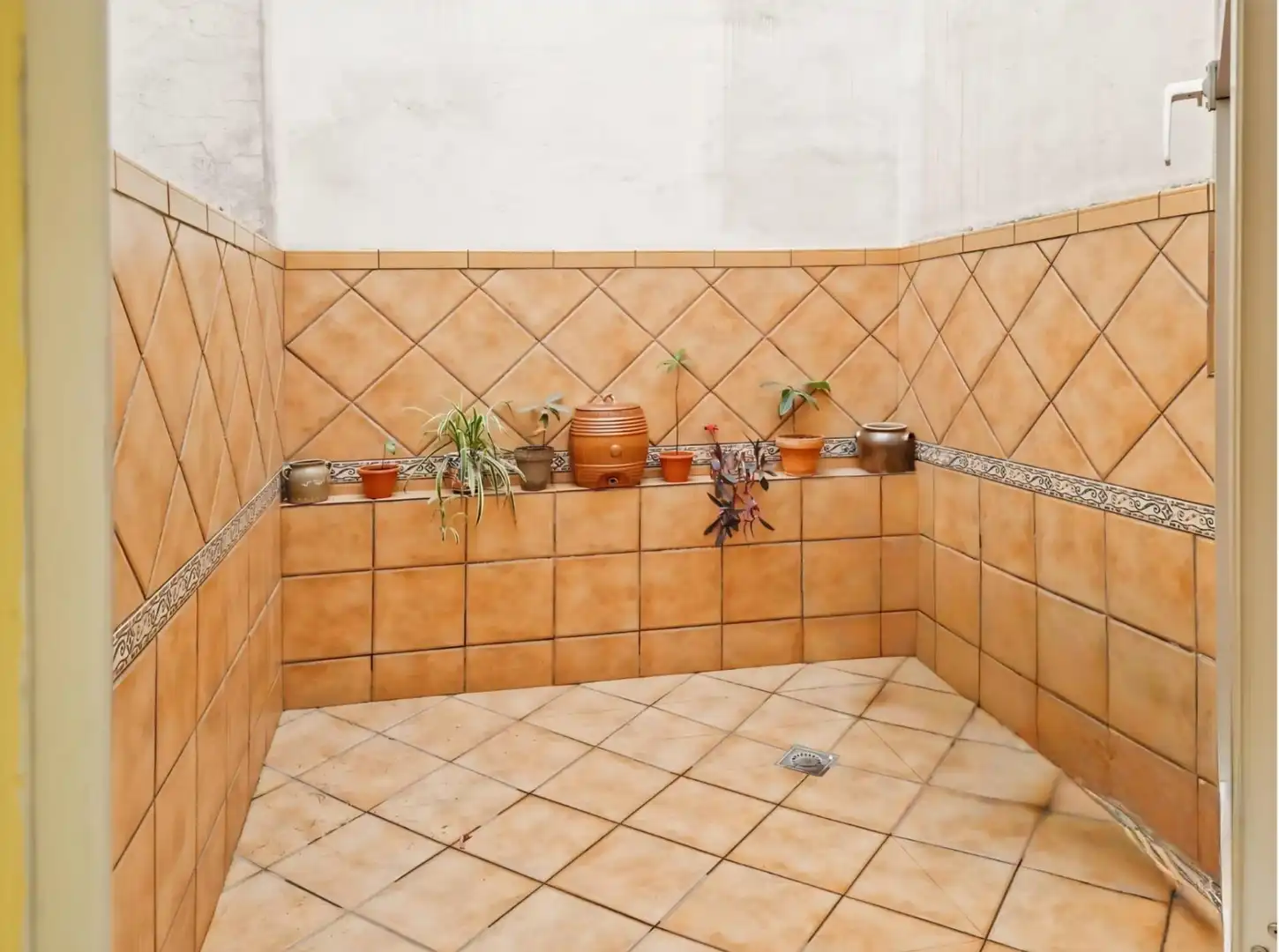 Bathroom of Flat for sale in Sevilla  with Air Conditioner and Storage room