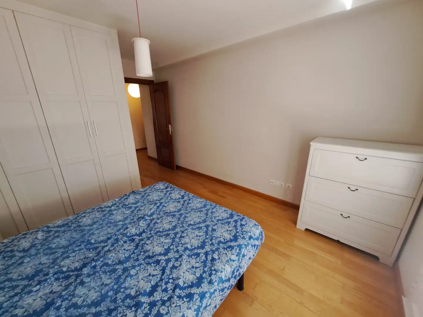 Dormitori de Apartament de lloguer en San Andrés del Rabanedo amb Calefacció, Parquet i Terrassa