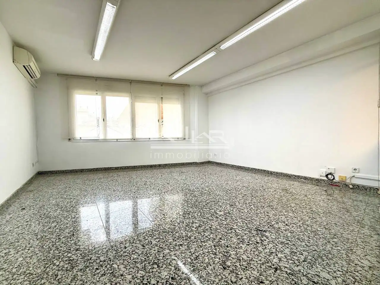 Büro zur Miete in Vic mit Klimaanlage und Heizung