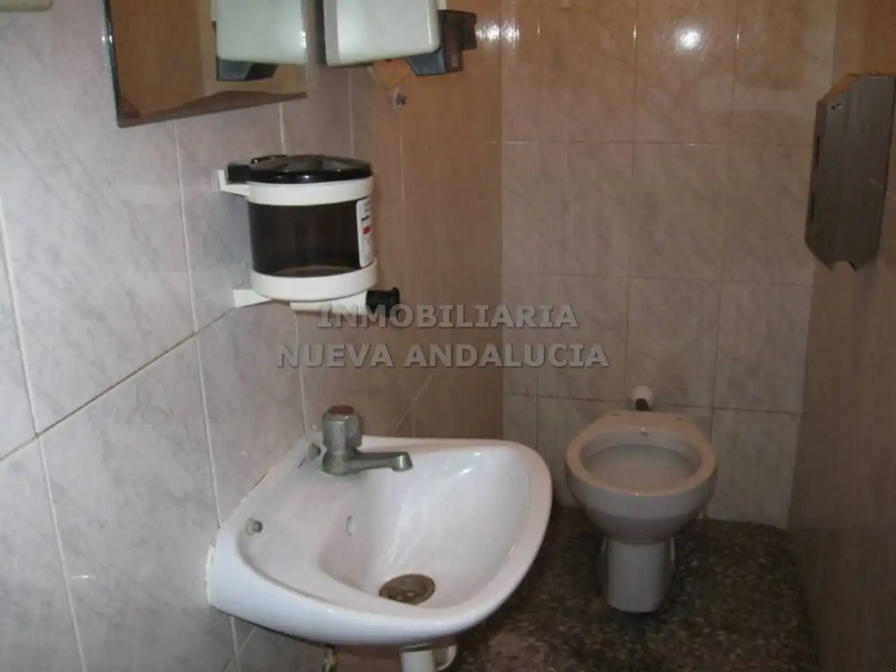 Local comercial de lloguer a Nueva Andalucía, imagen 4