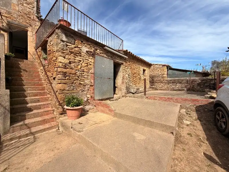 Vista exterior de Casa o xalet en venda en Forallac amb Terrassa, Traster i Forn