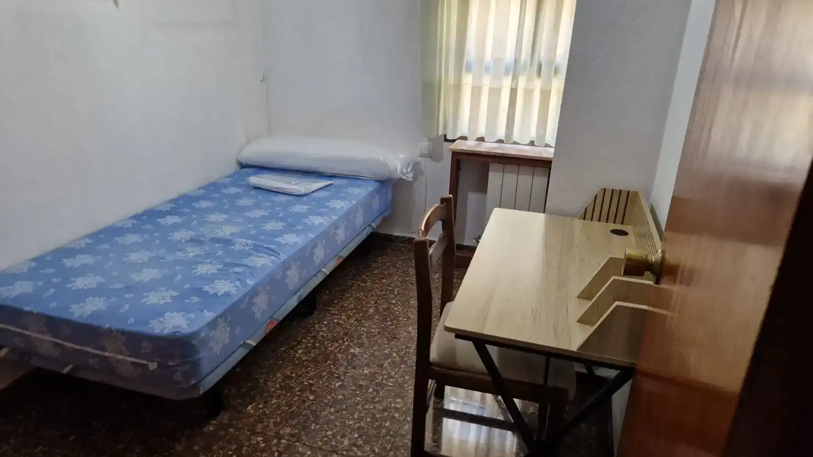 Dormitori de Pis de lloguer en Albacete amb Jardí privat, Moblat i Balcó