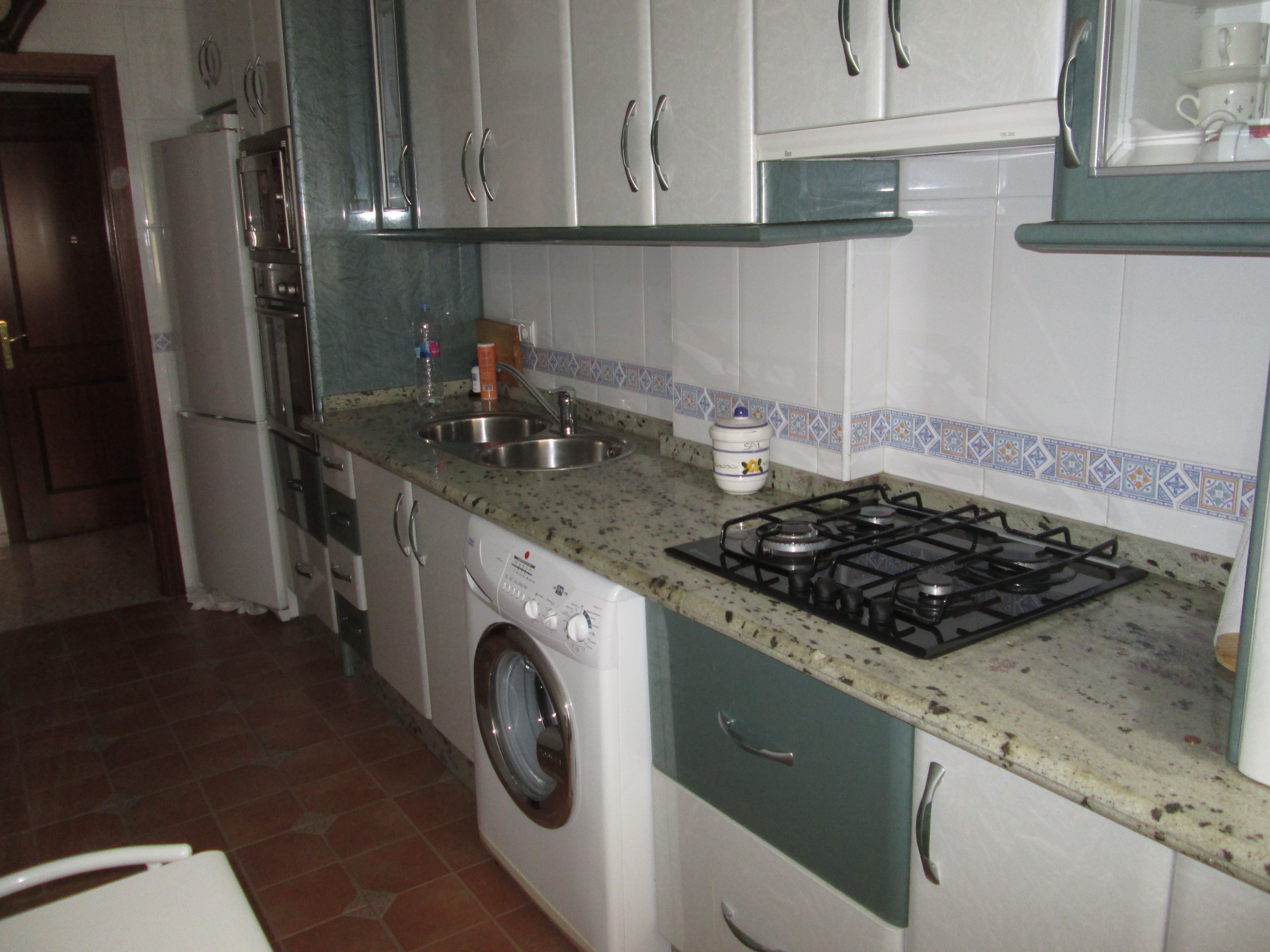 Cuina de Pis en venda en Loja amb Moblat, Forn i Rentadora