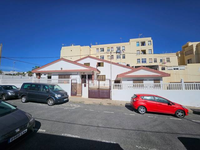 Casa-chalet en Venta en Republica del Peru en Zona Centro