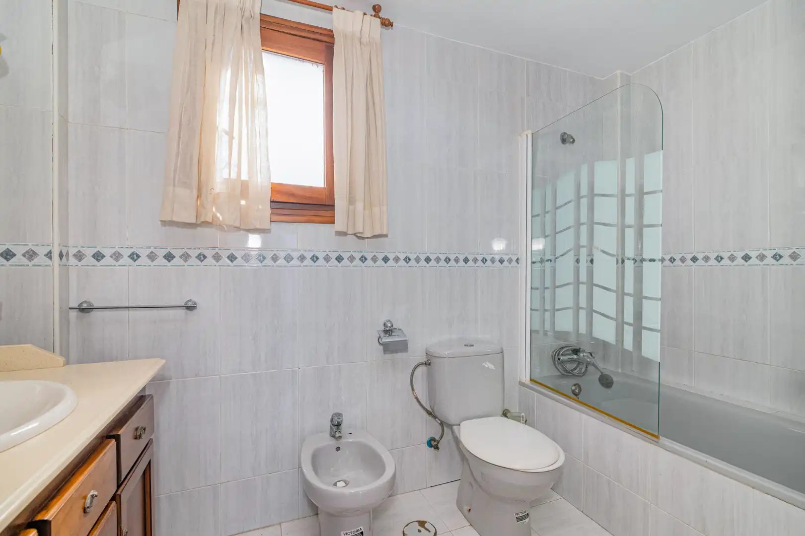 Bany de Casa o xalet en venda en Las Gabias amb Jardí privat, Terrassa i Moblat