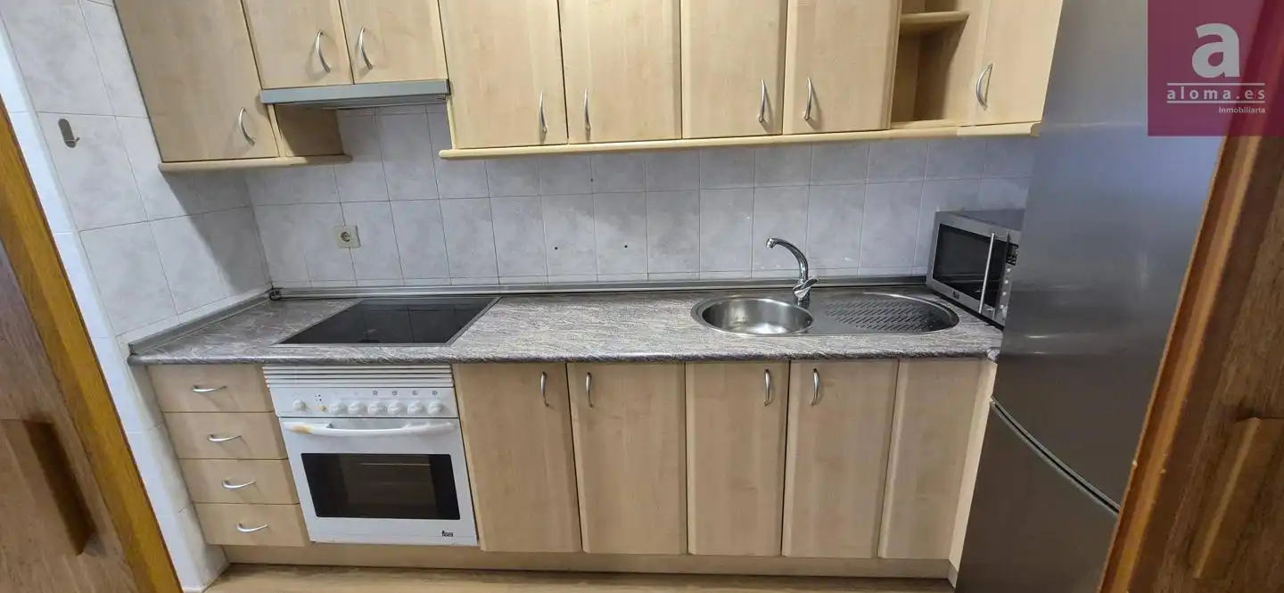 Cocina de Estudio de alquiler en Cáceres con Aire acondicionado, Trastero y Amueblado