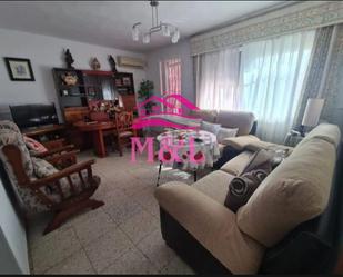 Sala d'estar de Casa o xalet en venda en Torremayor amb Aire condicionat, Terrassa i Traster