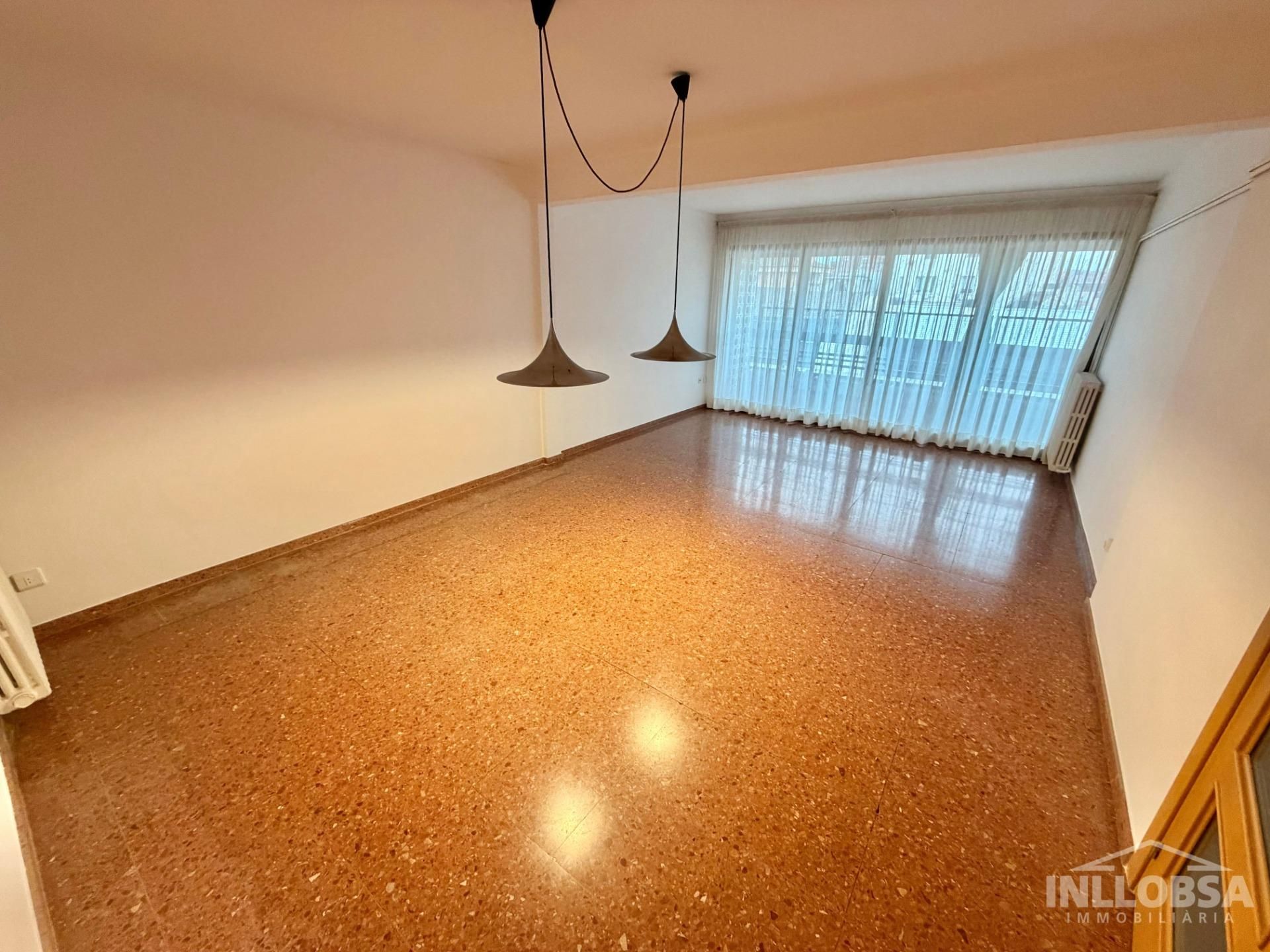 Sala d'estar de Àtic de lloguer en Manresa amb Calefacció, Terrassa i Balcó