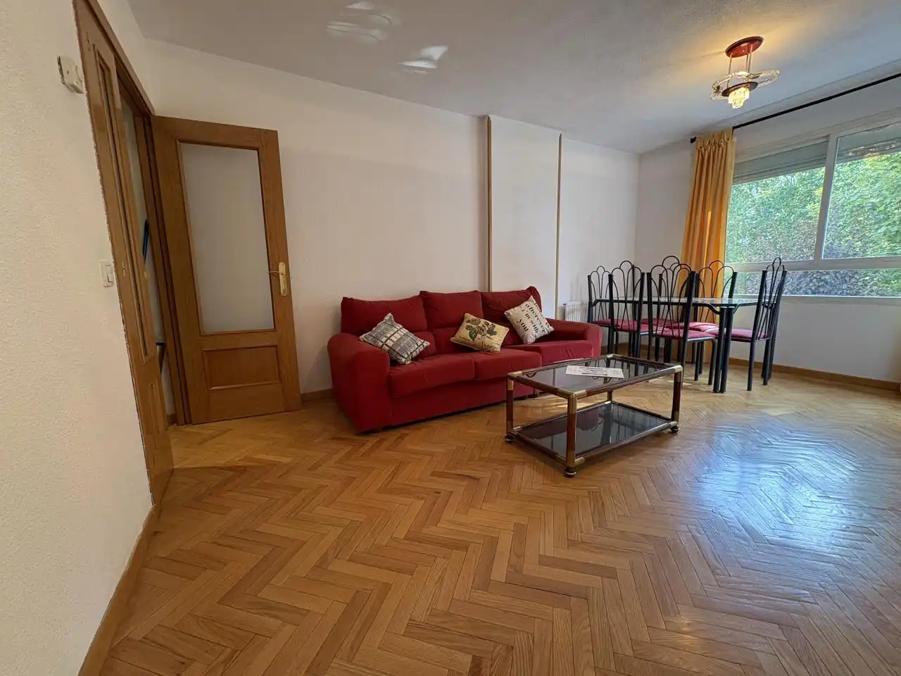 Wohnung zur Miete in Calle Ramón María del Valle Inclán, Espartales