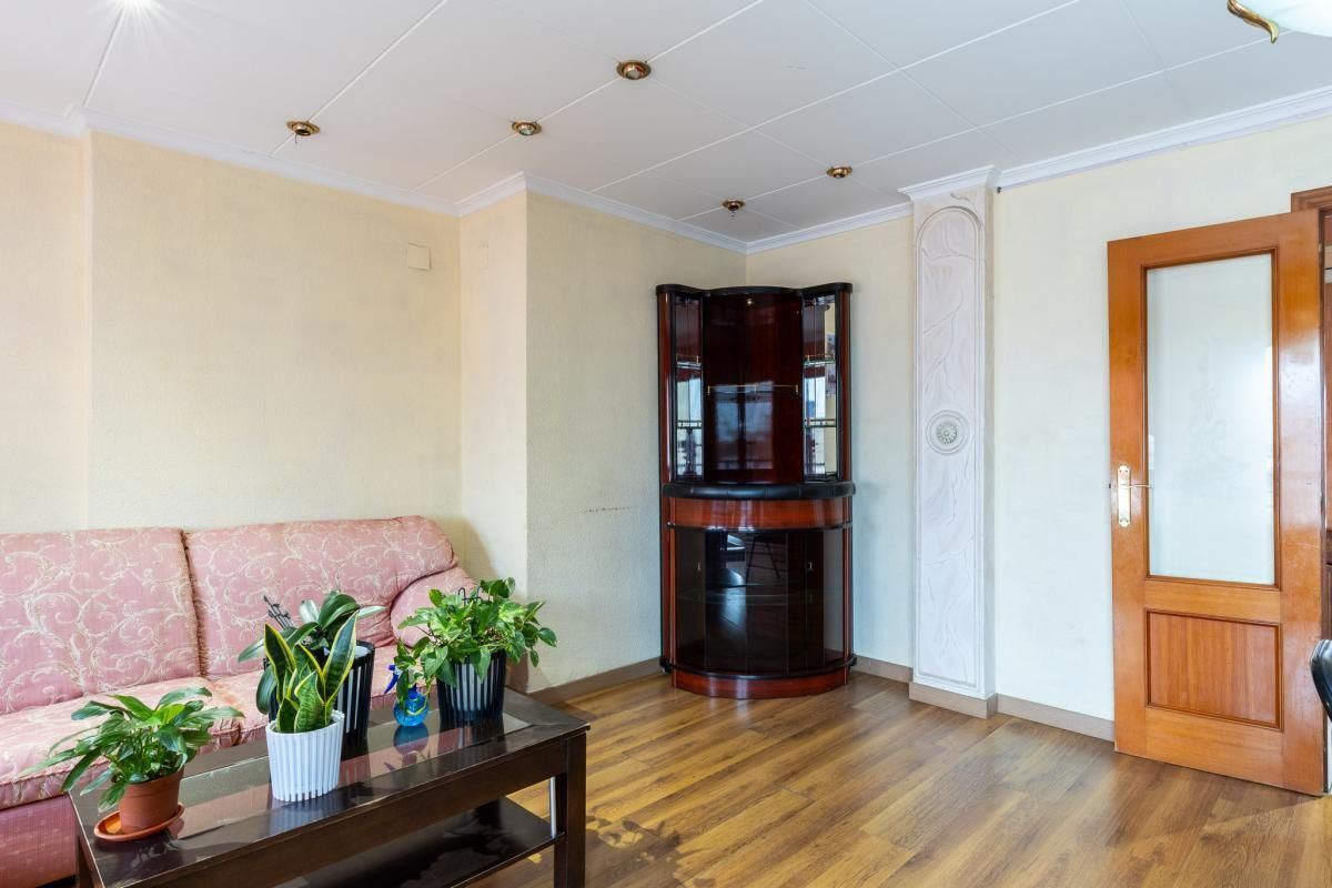 Wohnung zum Verkauf in Sueca mit Heizung, Abstellraum und Möbliert