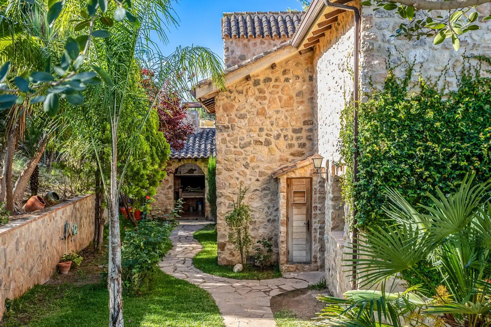 Vista exterior de Casa o xalet en venda en Pedralba amb Aire condicionat, Calefacció i Jardí privat