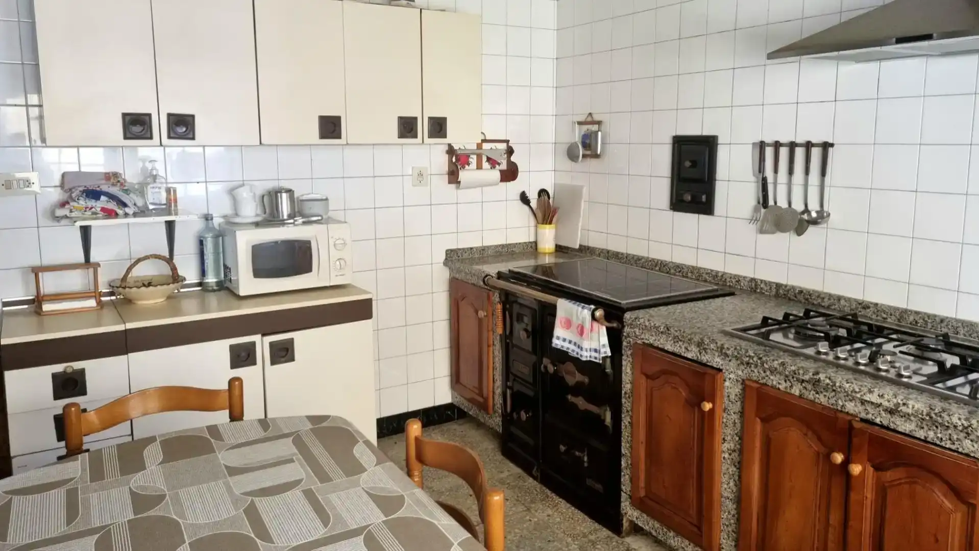 Cuina de Casa adosada en venda en Muxía amb Balcó